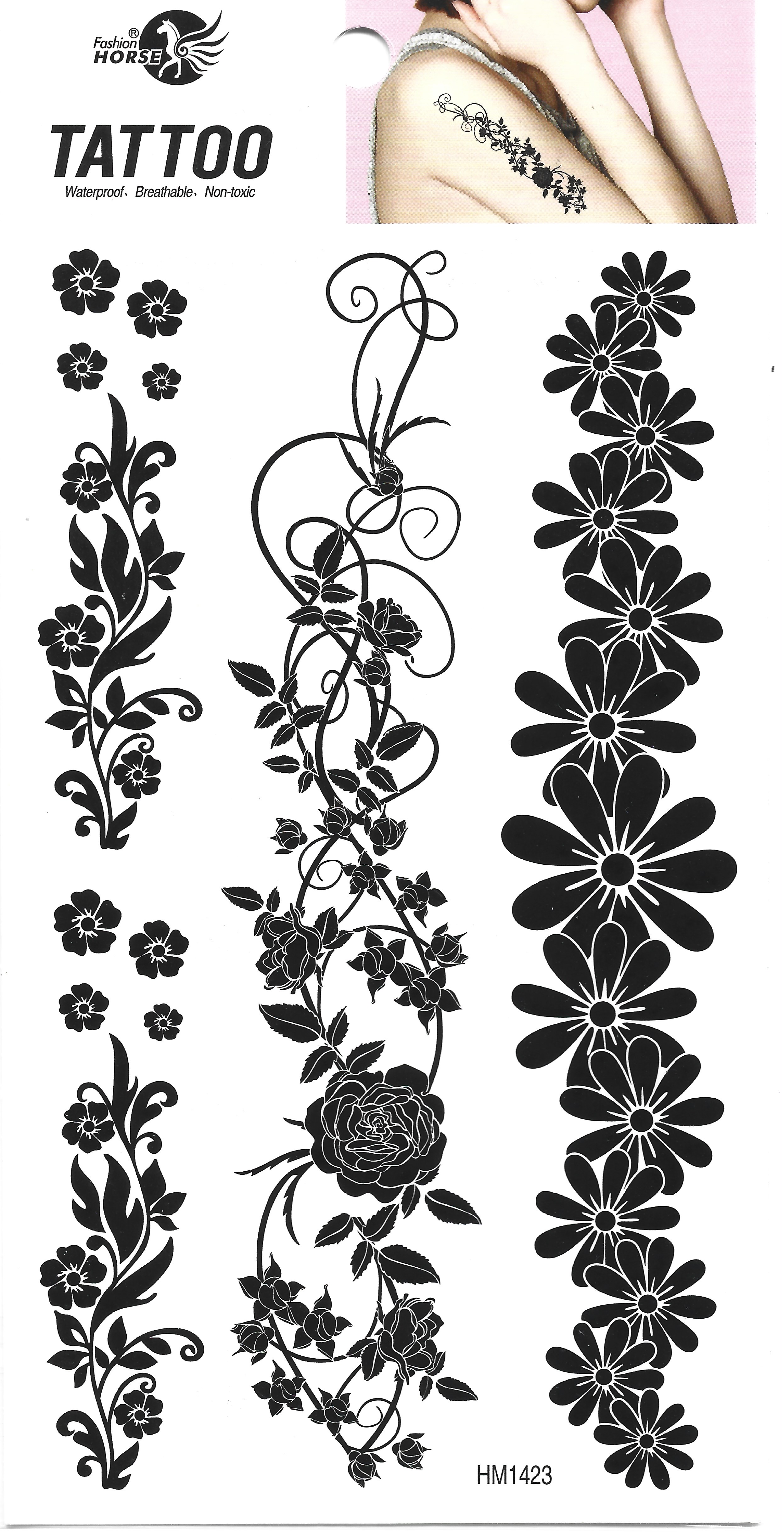Lámina de tatuajes temporales florales con tres diseños negros distintos, mostrados en un brazo.
