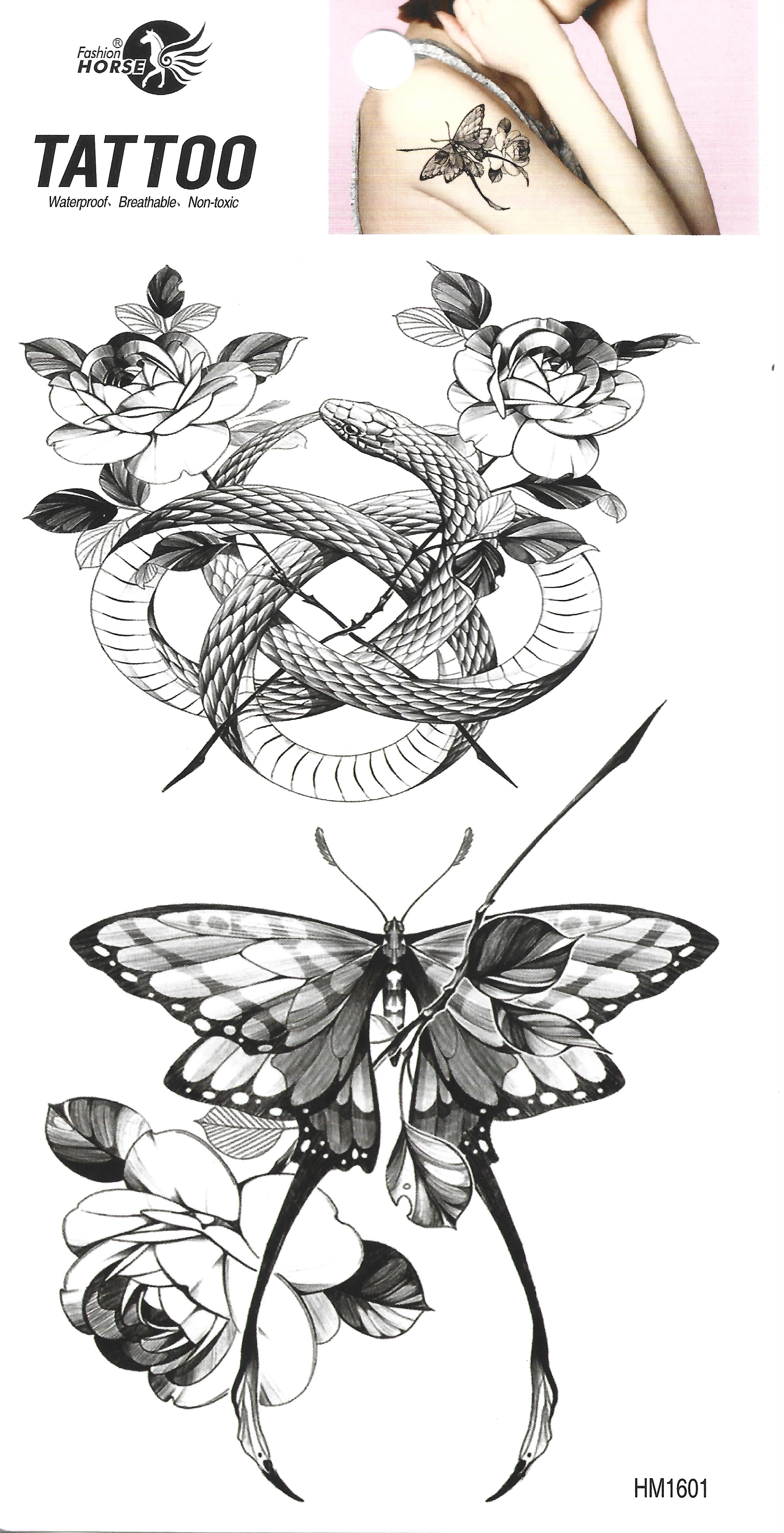 Lámina de tatuajes temporales con una gran mariposa, una serpiente entrelazada con rosas y otros motivos florales en blanco y negro, con un ejemplo de un pequeño tatuaje de mariposa en el hombro de una persona.
