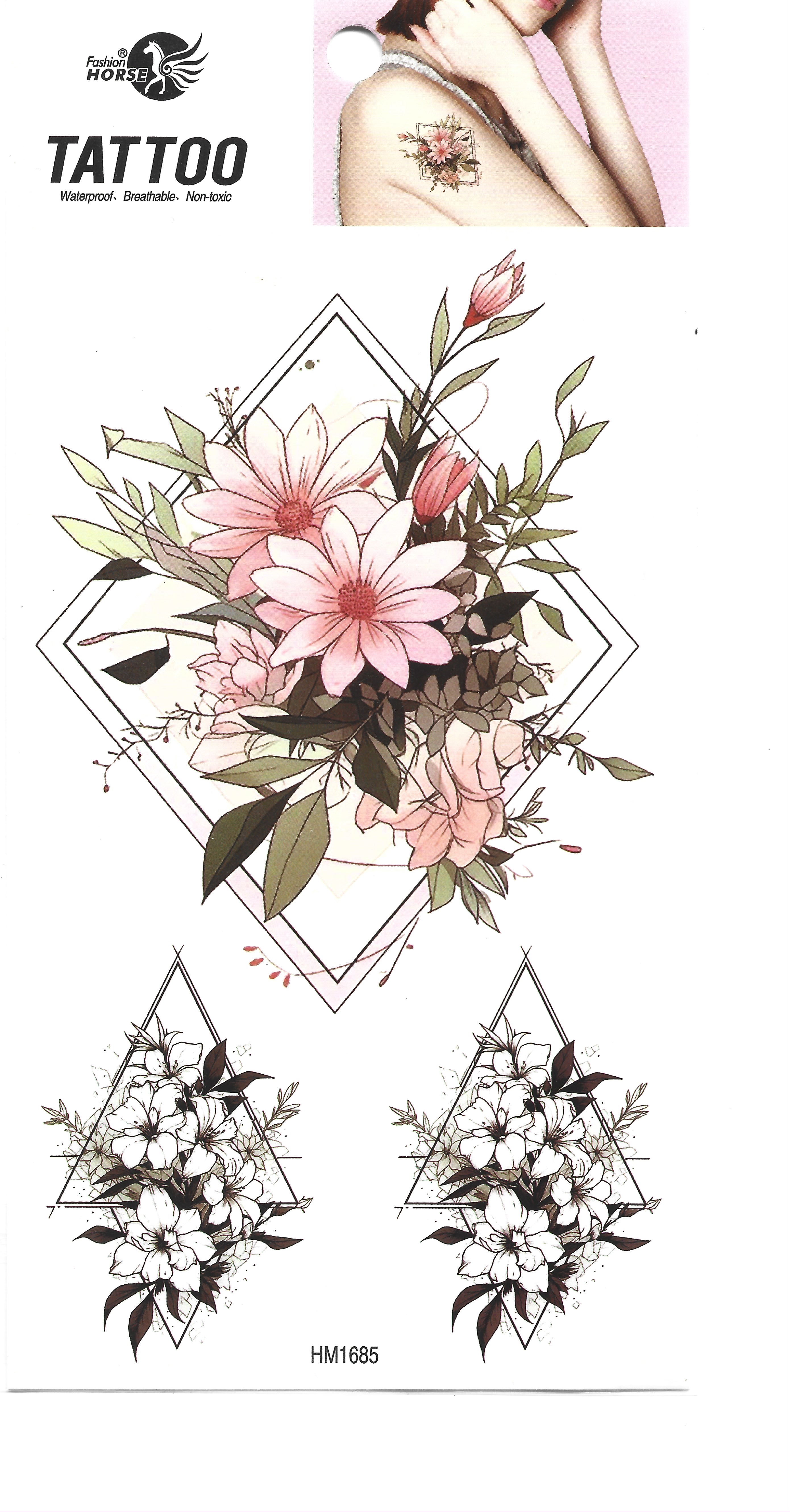 Hoja de tatuajes temporales con un gran ramo floral rosa en un marco geométrico y dos diseños florales blancos más pequeños, además de un ejemplo de aplicación en un hombro.
