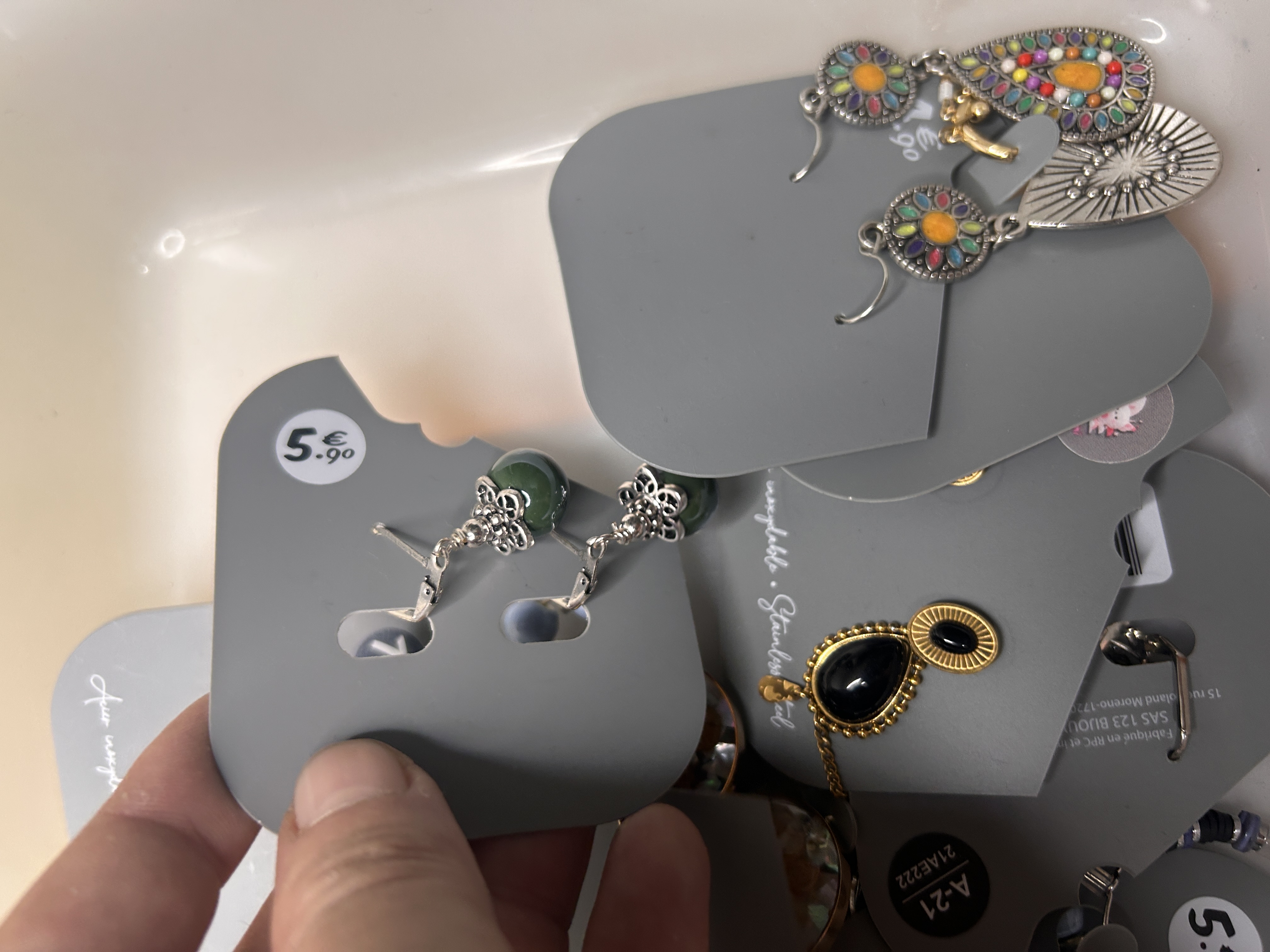 Lote de Pendientes Variados al por Mayor - 92 BOBH — lote de pendientes para mujer, primer plano · Lola y Sol (92-BOBH)