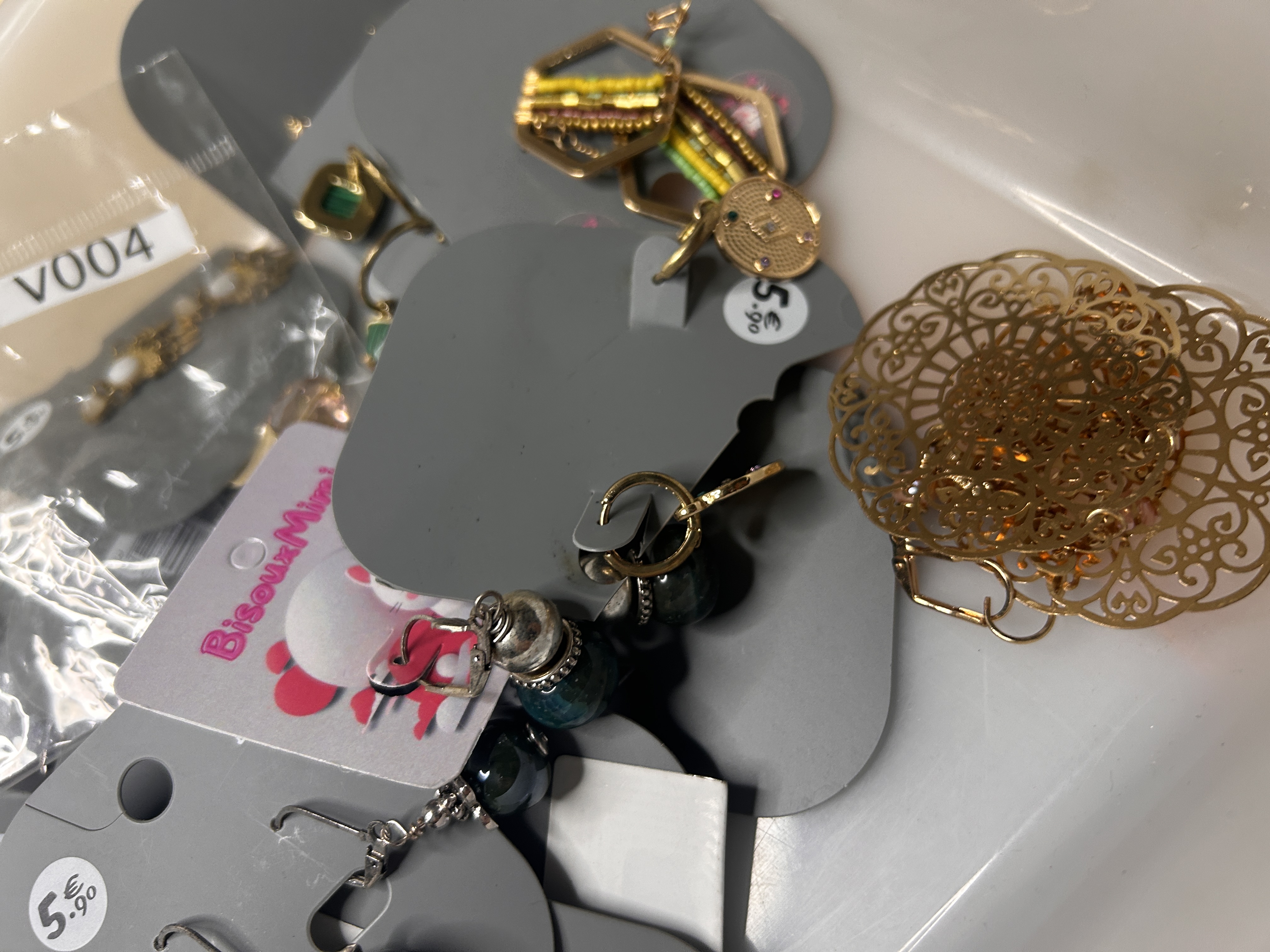 Lote de Pendientes Variados Destock — lote de pendientes originales, vista principal · Lola y Sol (93-BOBH)