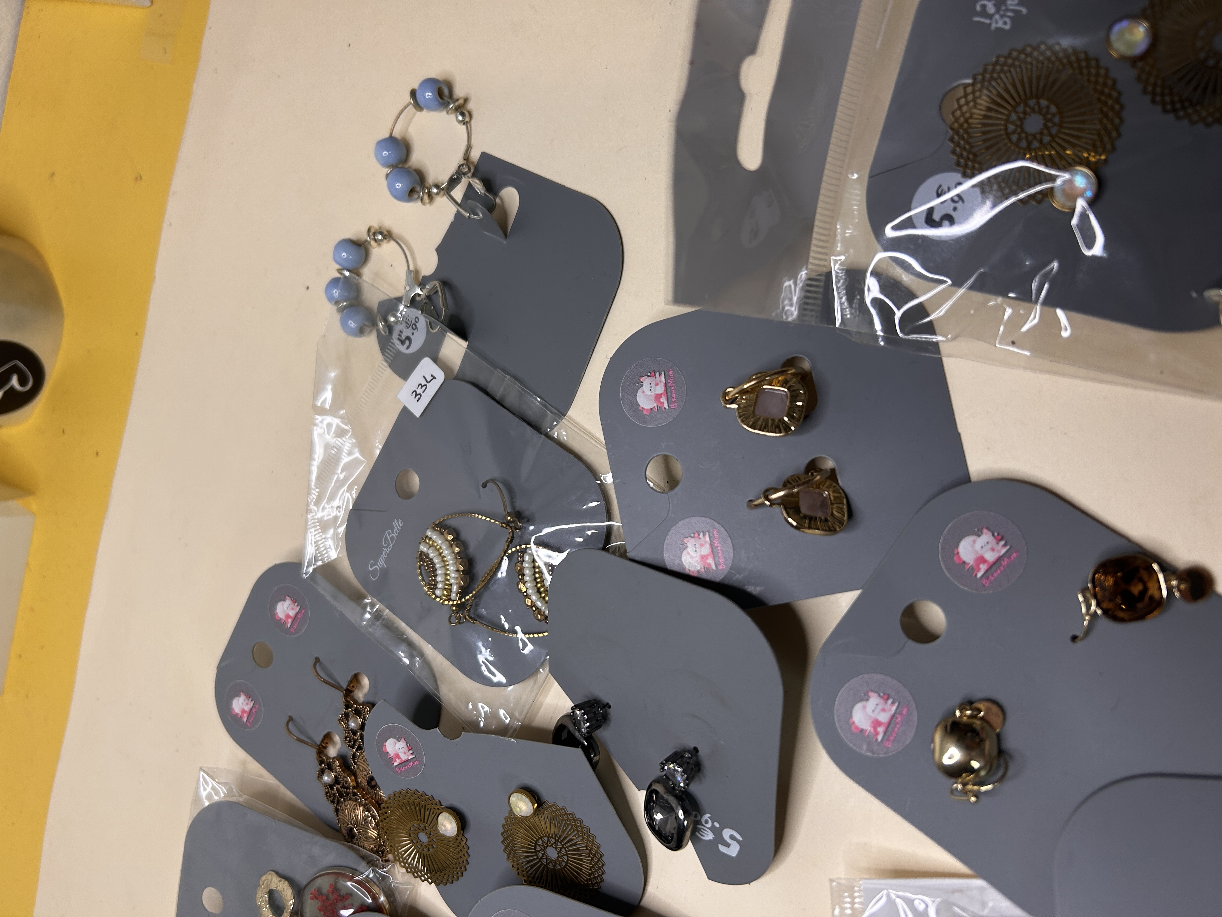 Lote de Pendientes Variados al por Mayor - Ref. BO-305 — lote de pendientes para mujer, detalle · Lola y Sol (BO-305)