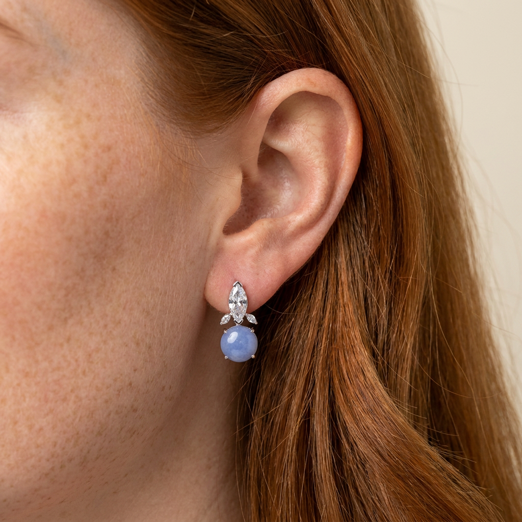 Pendientes Largos Elegantes con Zirconia y Piedra Azul (BO-PD-045) puestos en la oreja — pendientes baratos, puestos en la oreja · Lola y Sol (BO-PD-045)