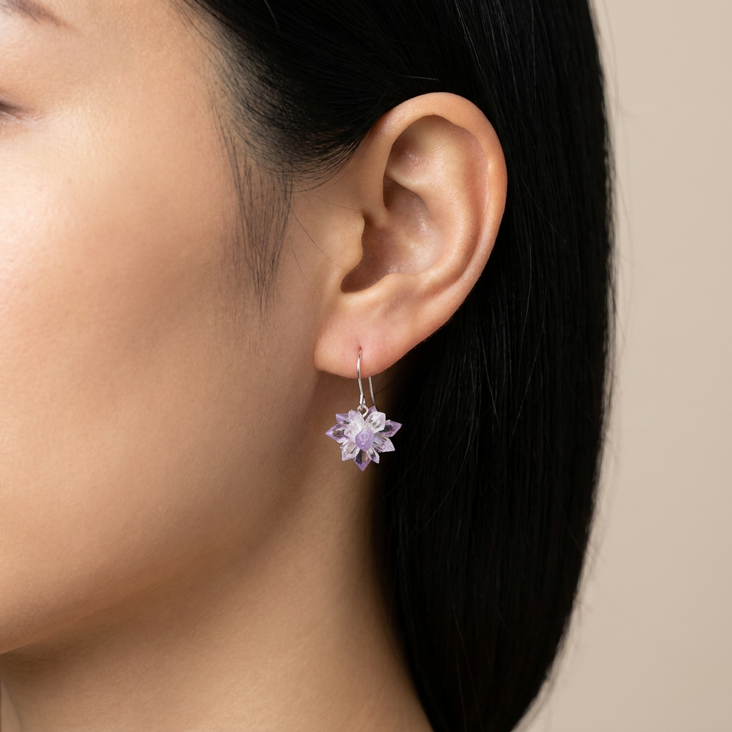 Pendientes de Estrella Brillante (BO-PD-46) puestos en la oreja — pendientes para mujer, puestos en la oreja · Lola y Sol (BO-PD-46)