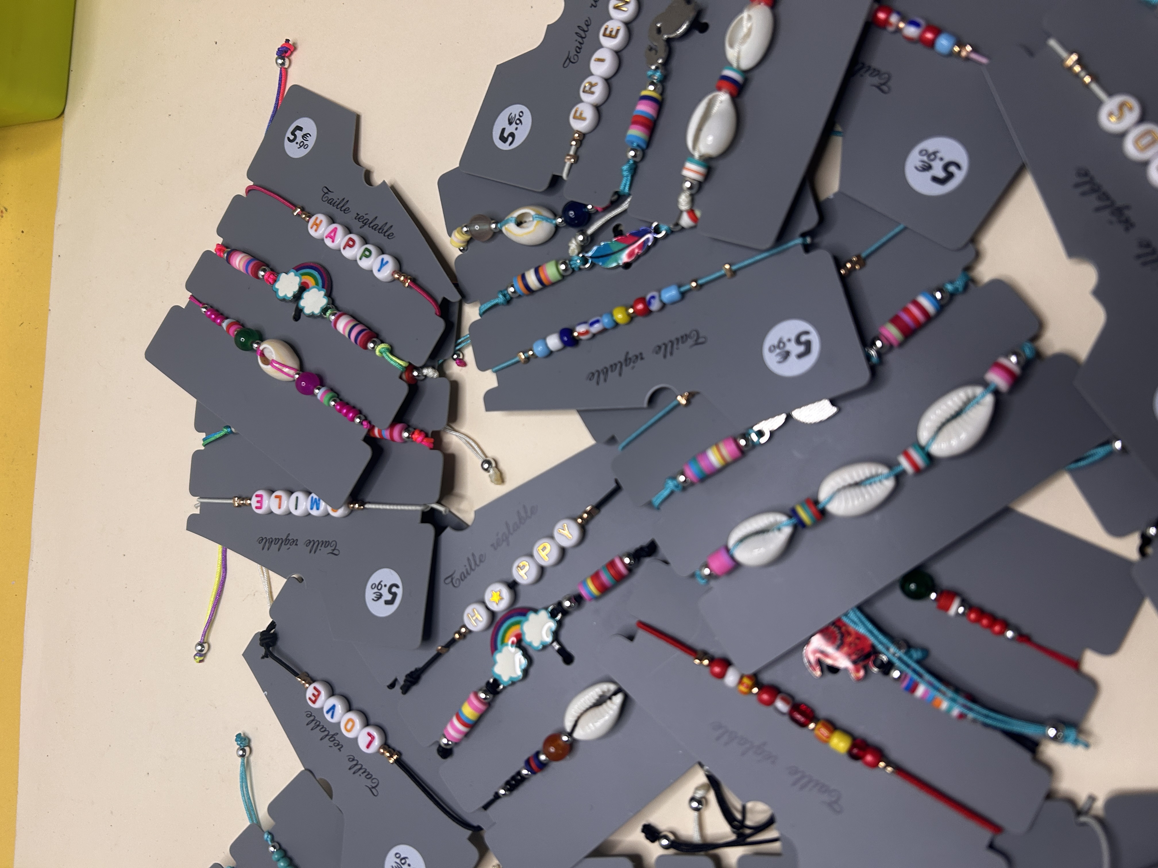Lote de pulseras de cordón ajustables boho — lote de pendientes para mujer, detalle · Lola y Sol (BRC-CRD-86)