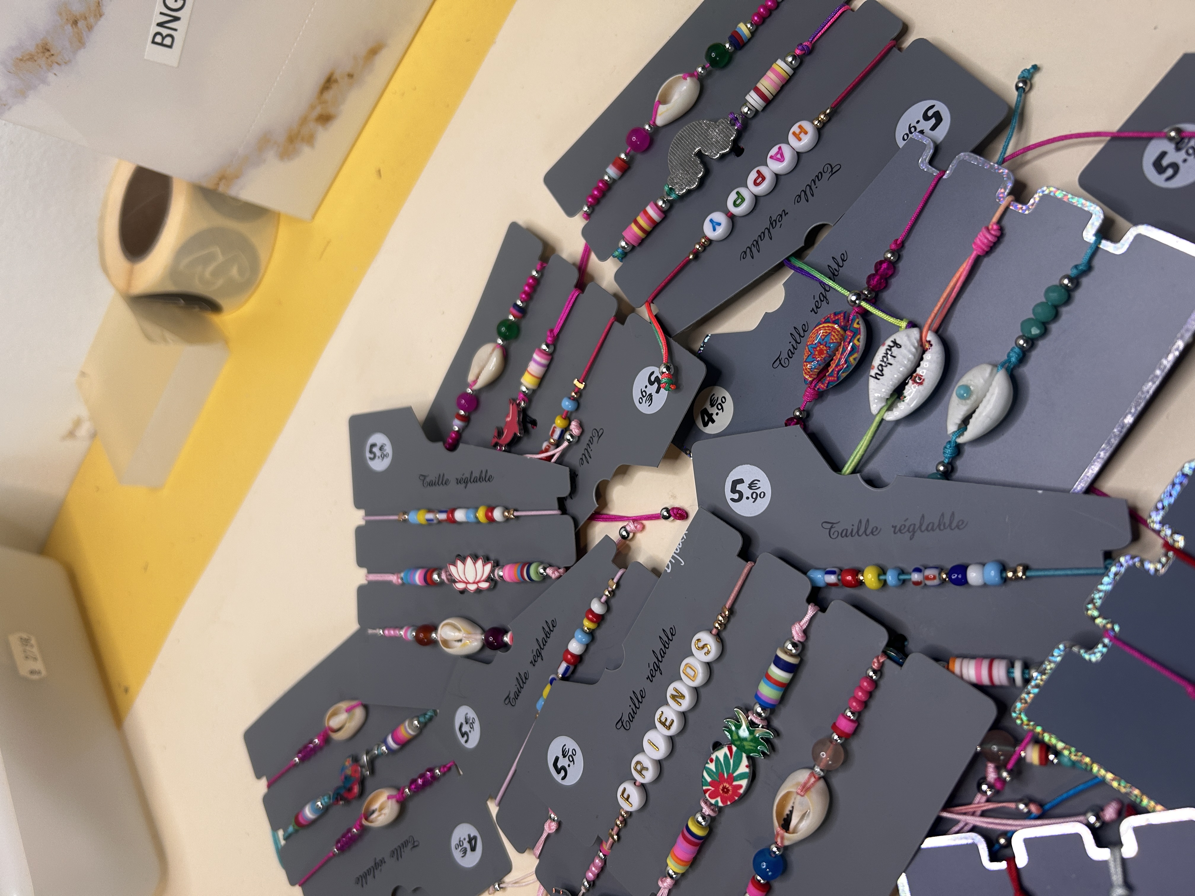 Lote de pulseras de cordón boho al por mayor — lote de pendientes baratos, primer plano · Lola y Sol (BRC-CRD-88)