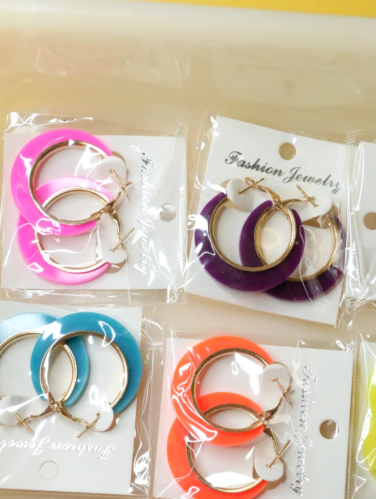 Lote de pendientes de aro de colores al por mayor — lote de bisutería para mujer, detalle · Lola y Sol (H0007)