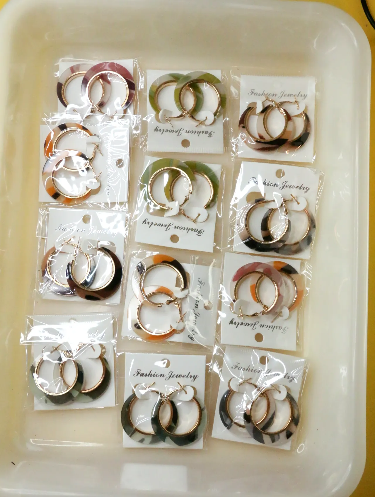 Lote de pendientes de aro estampados al por mayor — lote de bisutería para mujer, detalle · Lola y Sol (H0009)