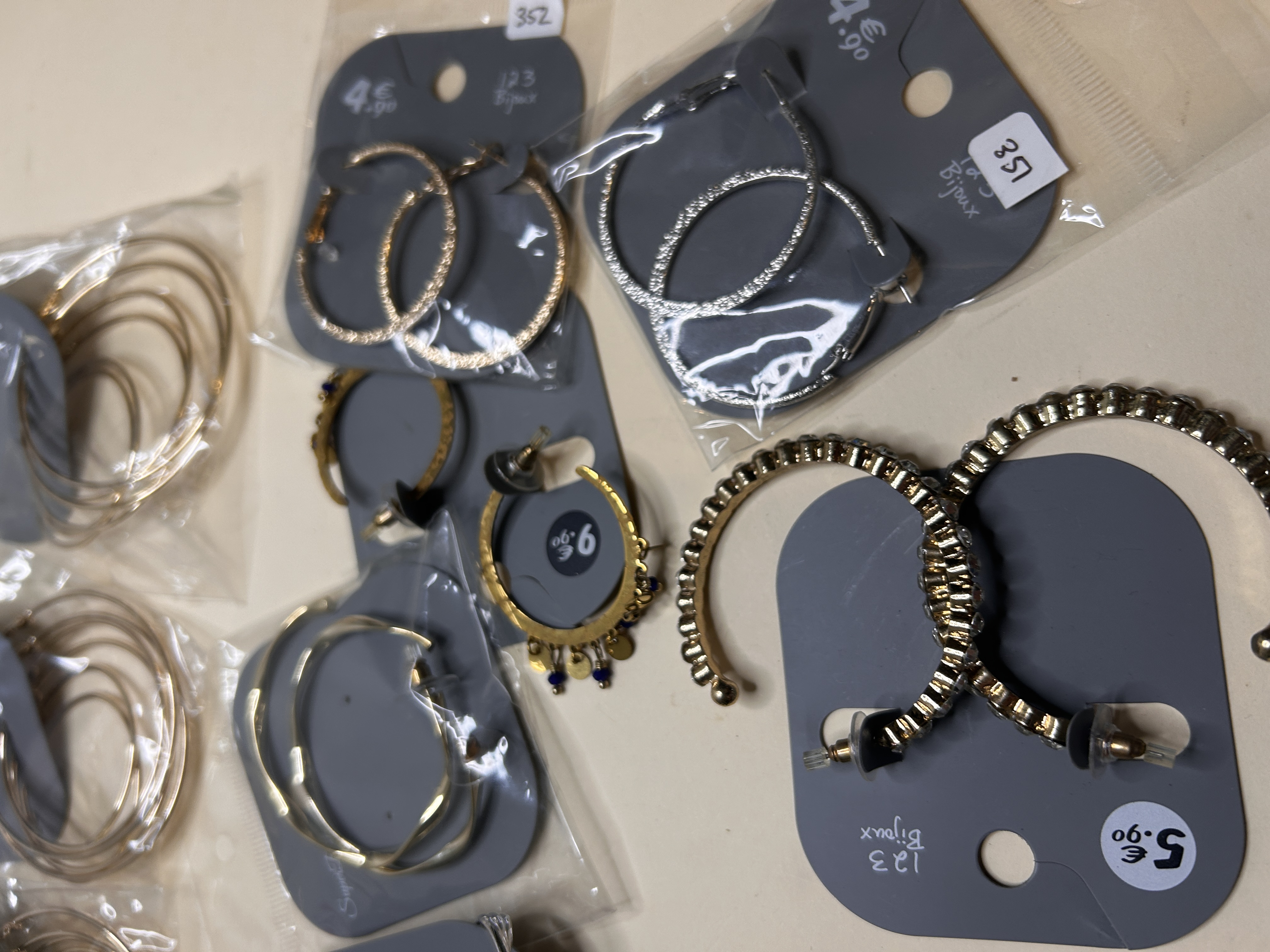 Lote al por Mayor de Aros y Pendientes Variados — lote de pendientes para mujer, detalle · Lola y Sol (HOOP-201)