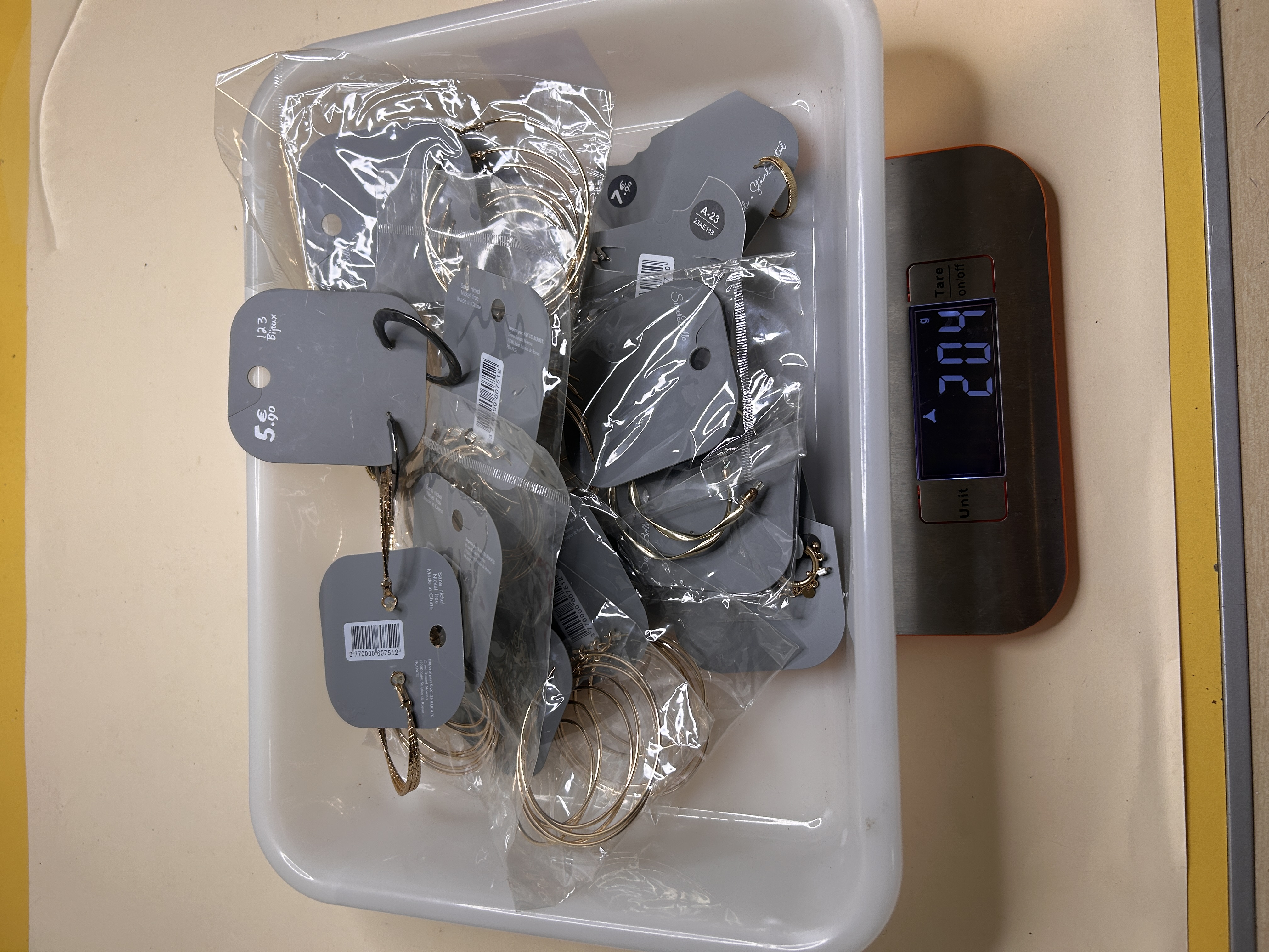 Bandeja con lote de pendientes de aro embolsados — lote de pendientes para mujer, vista principal · Lola y Sol (HOOP-202)