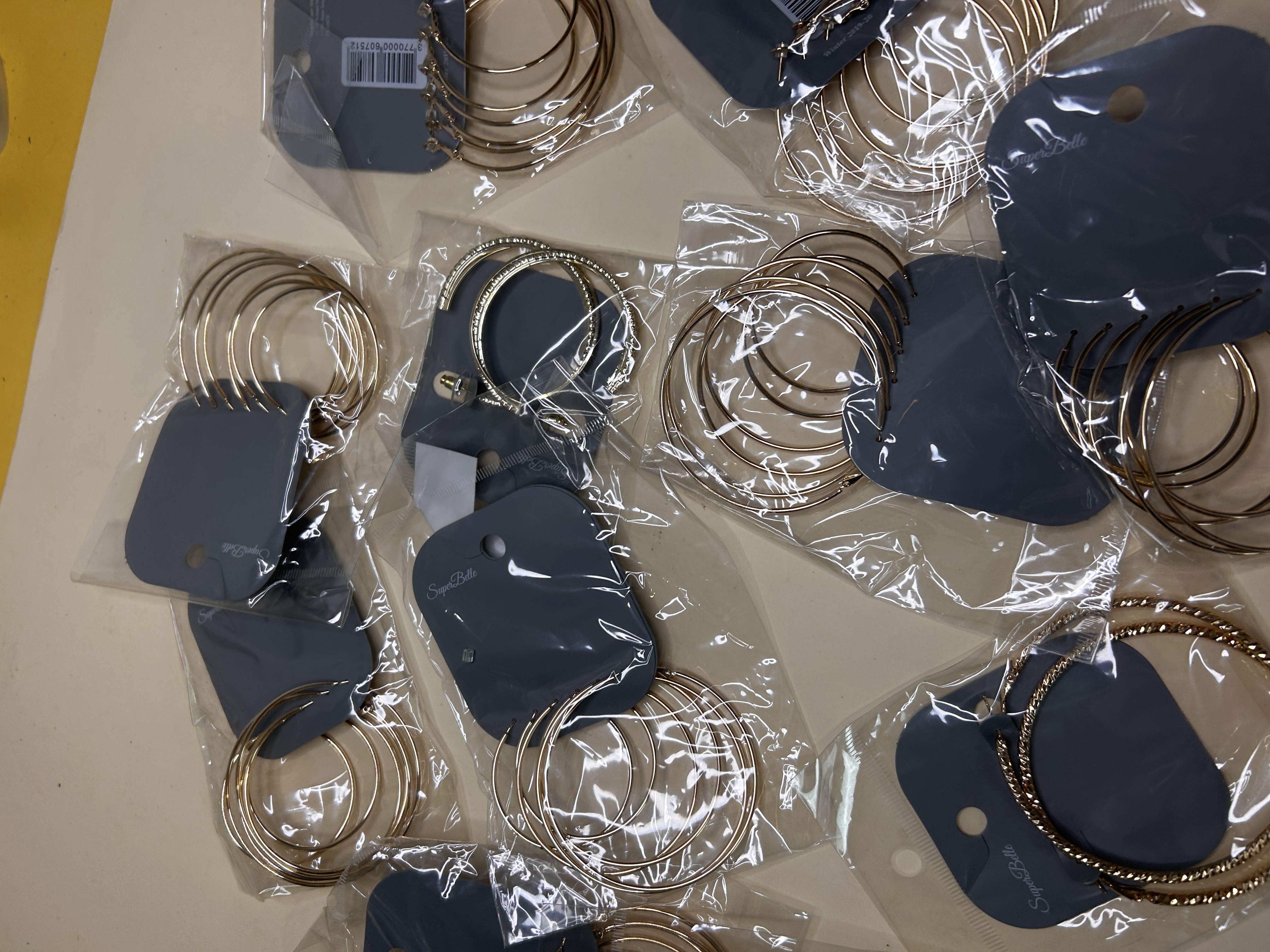 Lote de Pendientes de Aro Dorados Surtidos — lote de pendientes para mujer, detalle · Lola y Sol (HOOP-203)