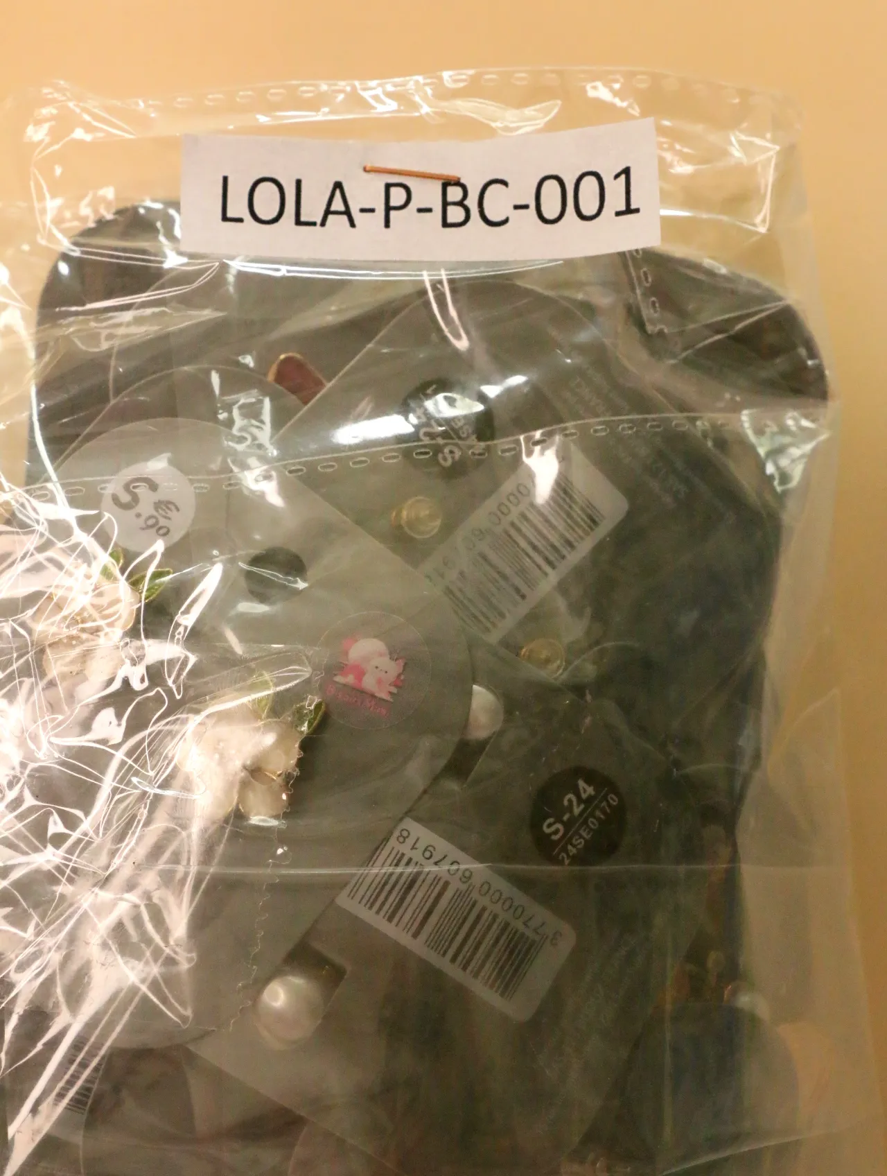 Lote de pendientes variados con flores y efecto perla al por mayor — lote de bisutería de moda, detalle del acabado · Lola y Sol (LOLA-P-BC-001)