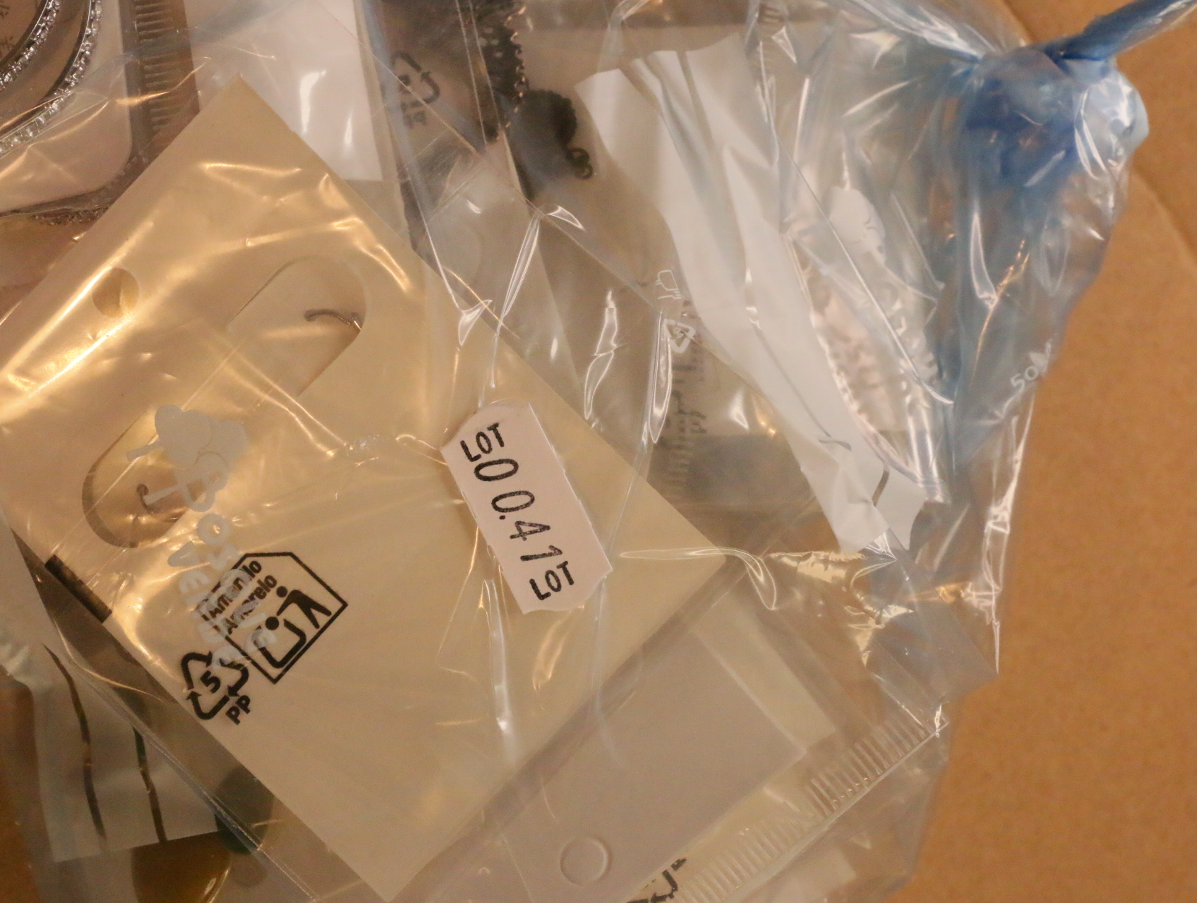 Lote de pendientes de bisutería variados para reventa — lote de bisutería de moda, detalle del acabado · Lola y Sol (LT041)