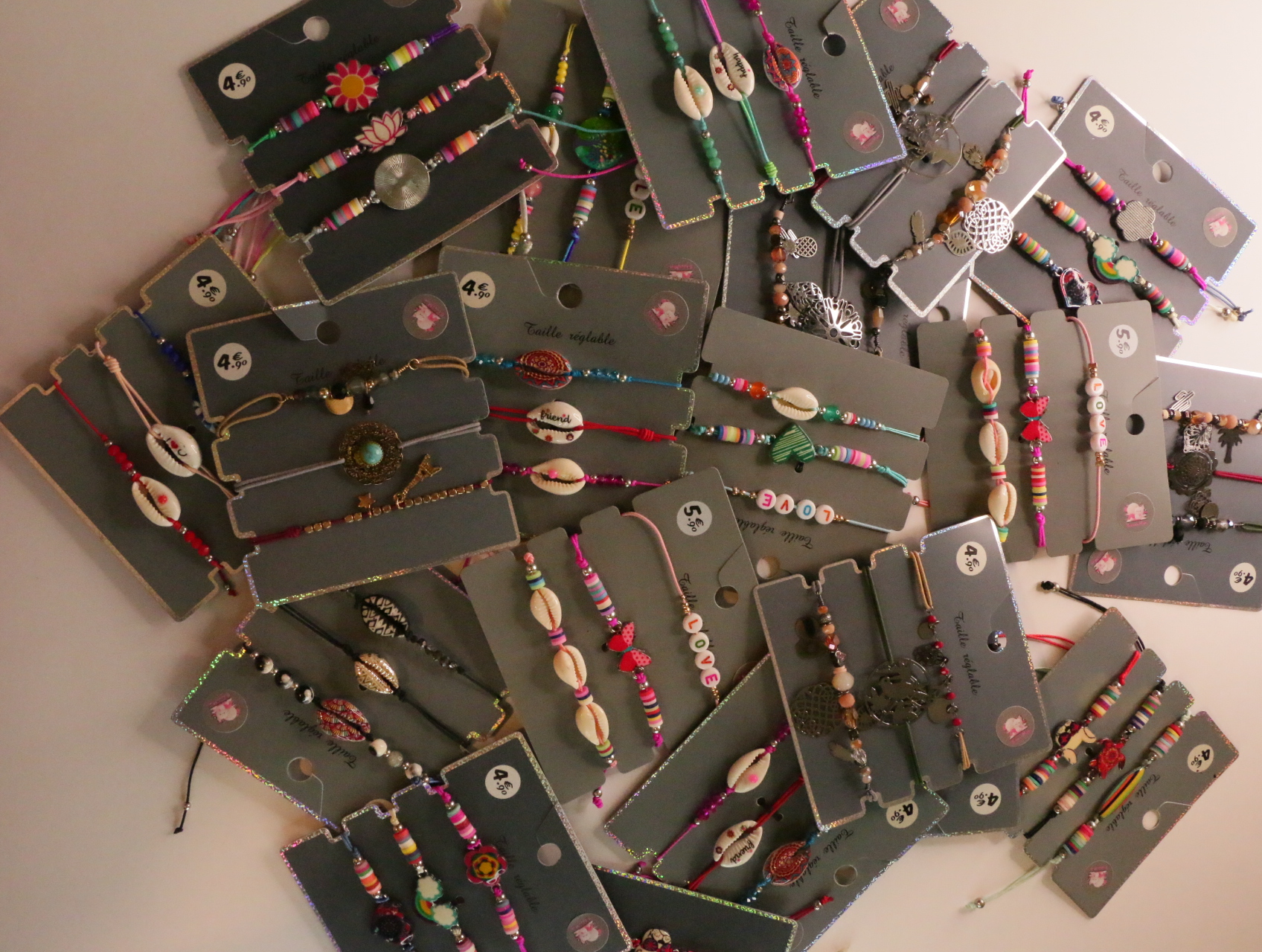 Vista general del lote de pulseras boho con conchas y cuentas — lote de bisutería para mujer, vista principal · Lola y Sol (LT054)