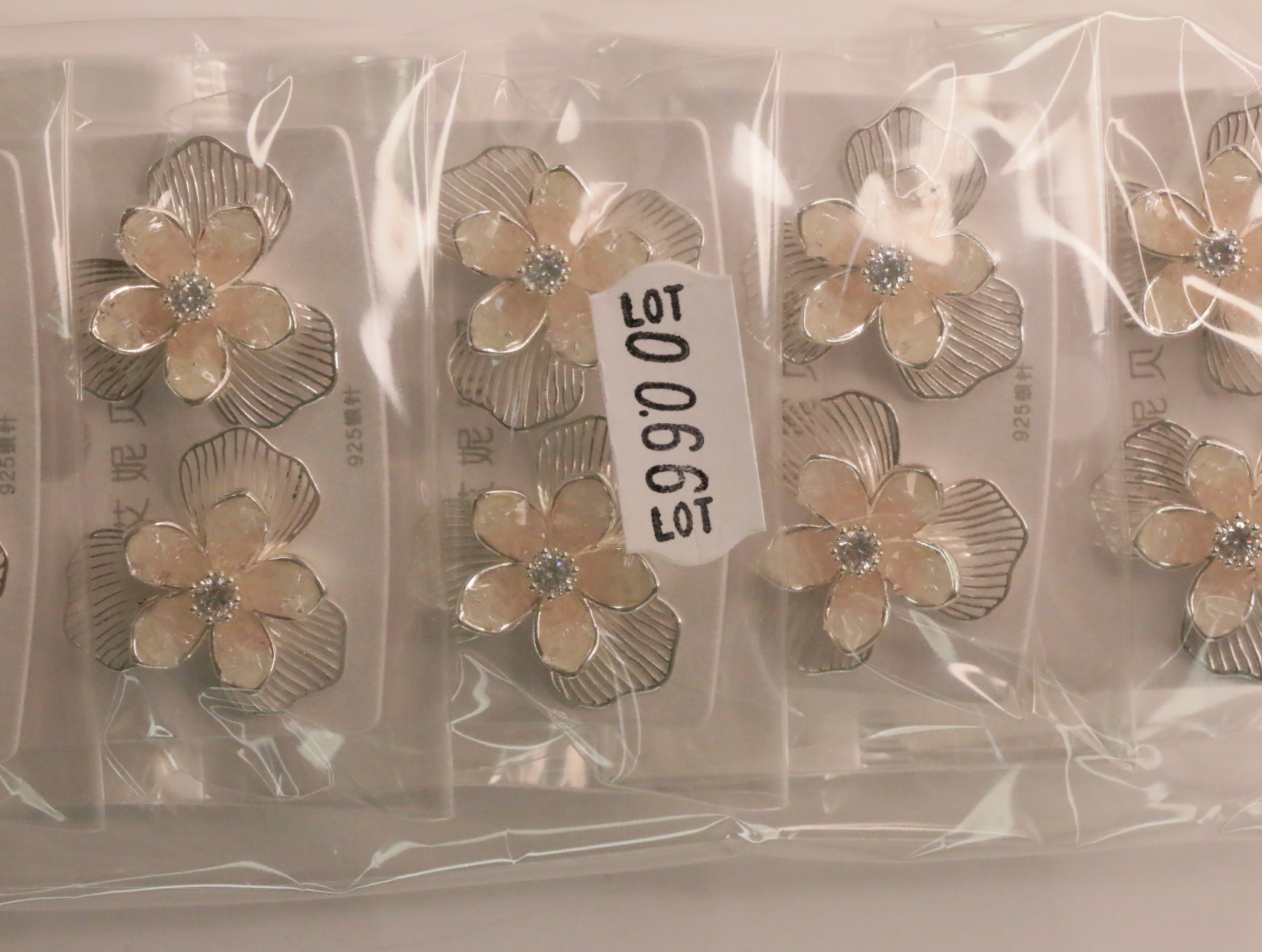 Pendientes florales con pasadores de plata de ley 925 – lote único de destock — lote de bisutería online, vista principal · Lola y Sol (LT066)