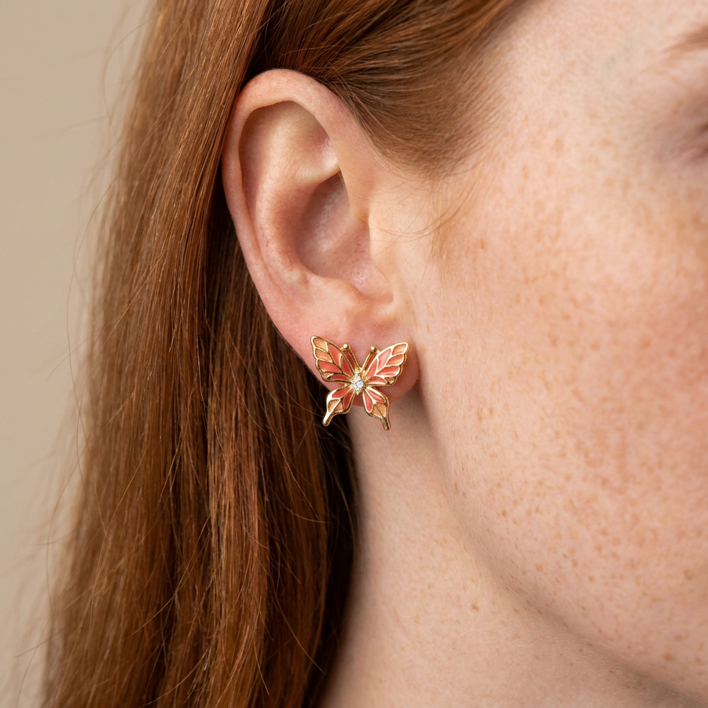 Pendientes de Mariposa (PO-PD-43) puestos en la oreja — pendientes para mujer, puestos en la oreja · Lola y Sol (PO-PD-43)